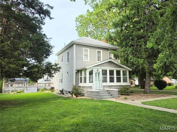 409 Grand Avenue , Coffeen, IL 62017