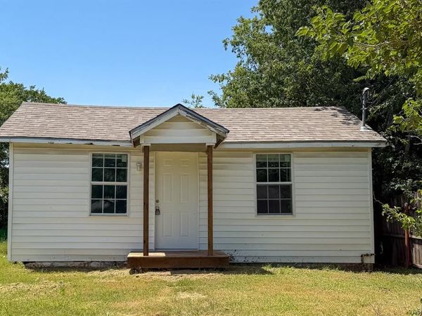 1104 N Mill Street, Bowie, TX 76230