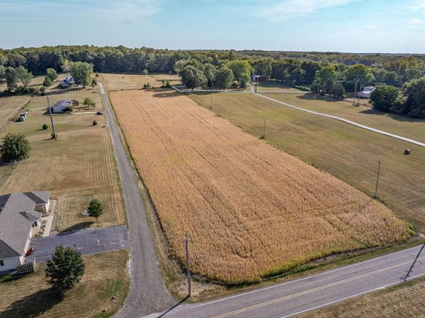 590 W 300 N , Valparaiso, IN 46385