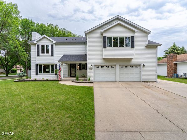 1903 38TH Street S, Grand Forks, ND 58201