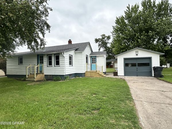 206 EIELSON Street , Hatton, ND 58240