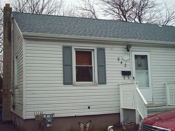 842 N Wellwood Avenue , Lindenhurst, NY 11757