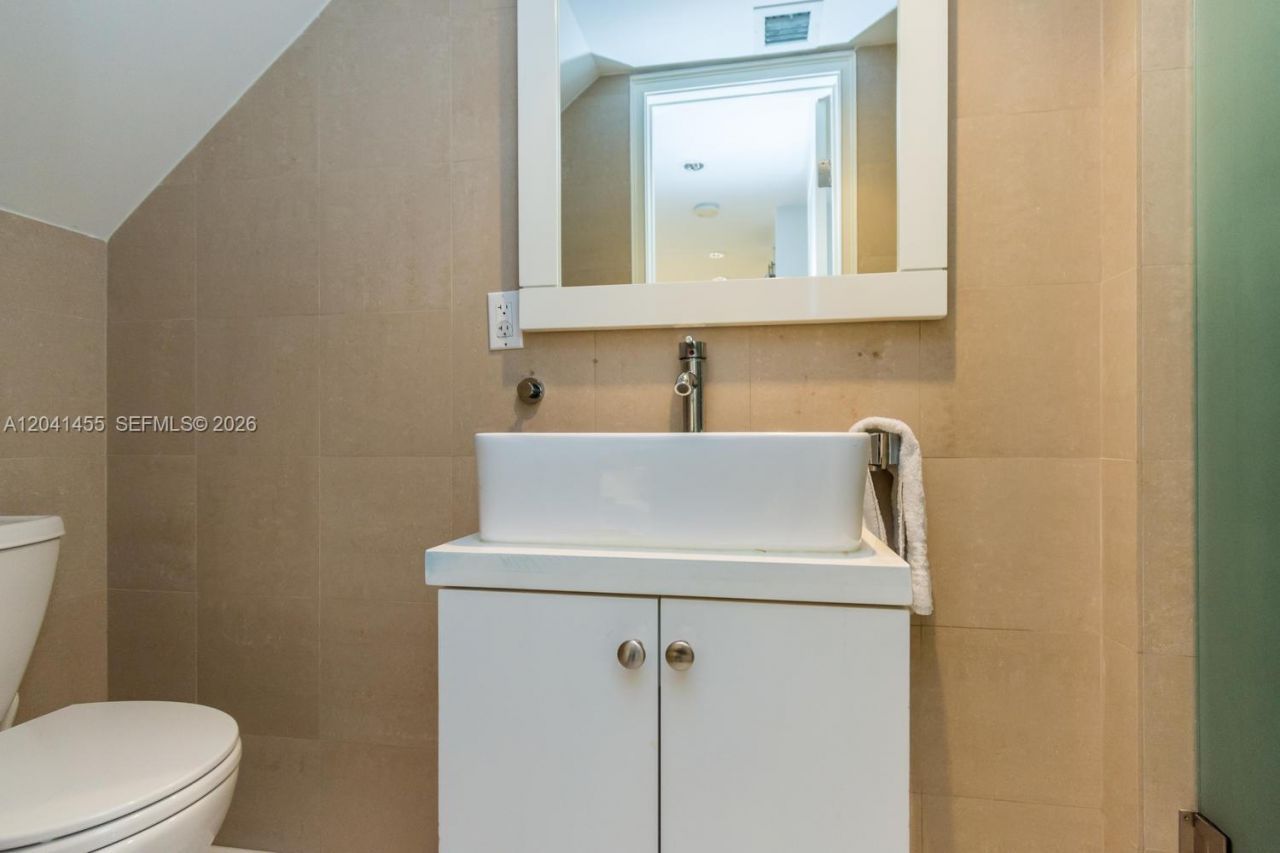 425 Grapetree Dr , Unit 206, Key Biscayne, FL 33149 Photo