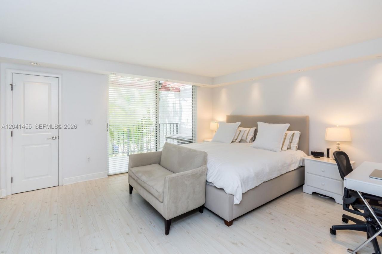 425 Grapetree Dr , Unit 206, Key Biscayne, FL 33149 Photo