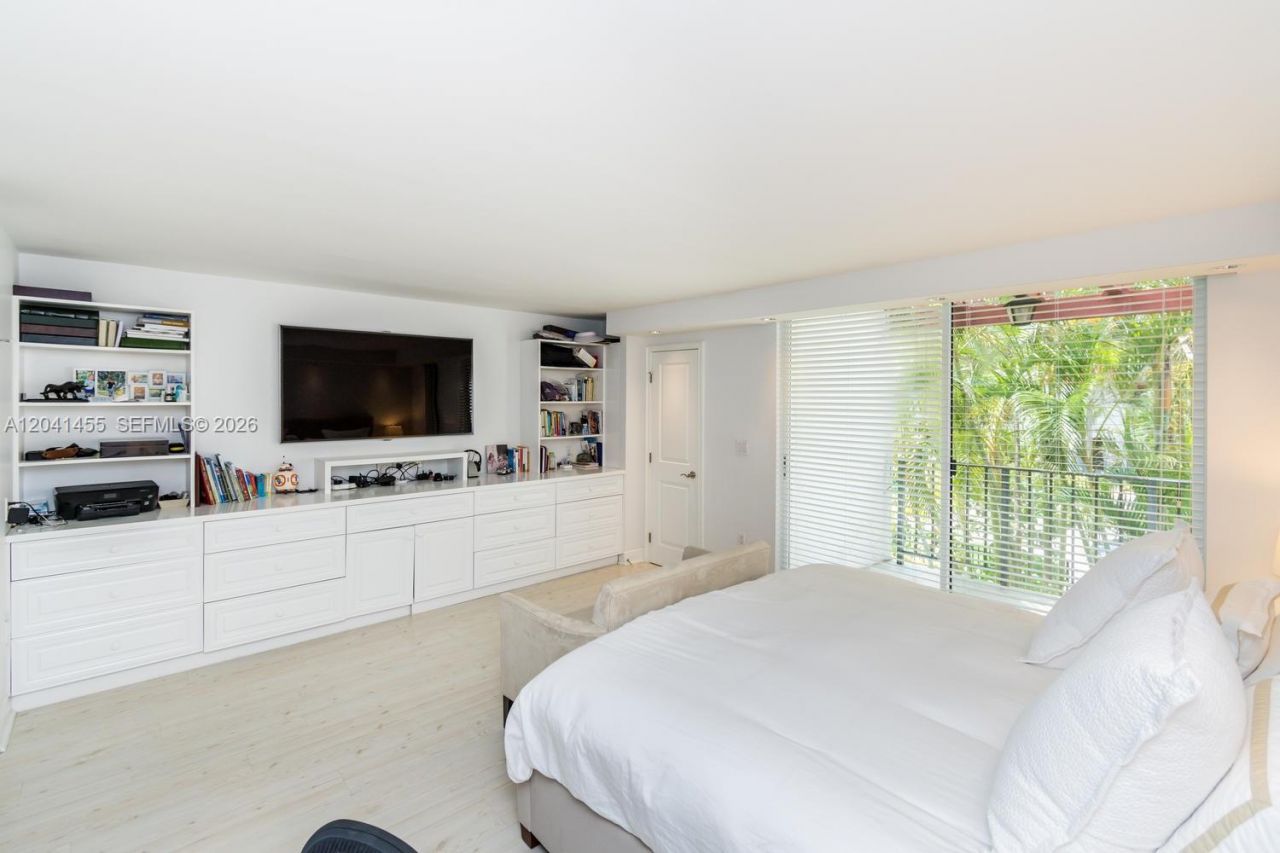 425 Grapetree Dr , Unit 206, Key Biscayne, FL 33149 Photo