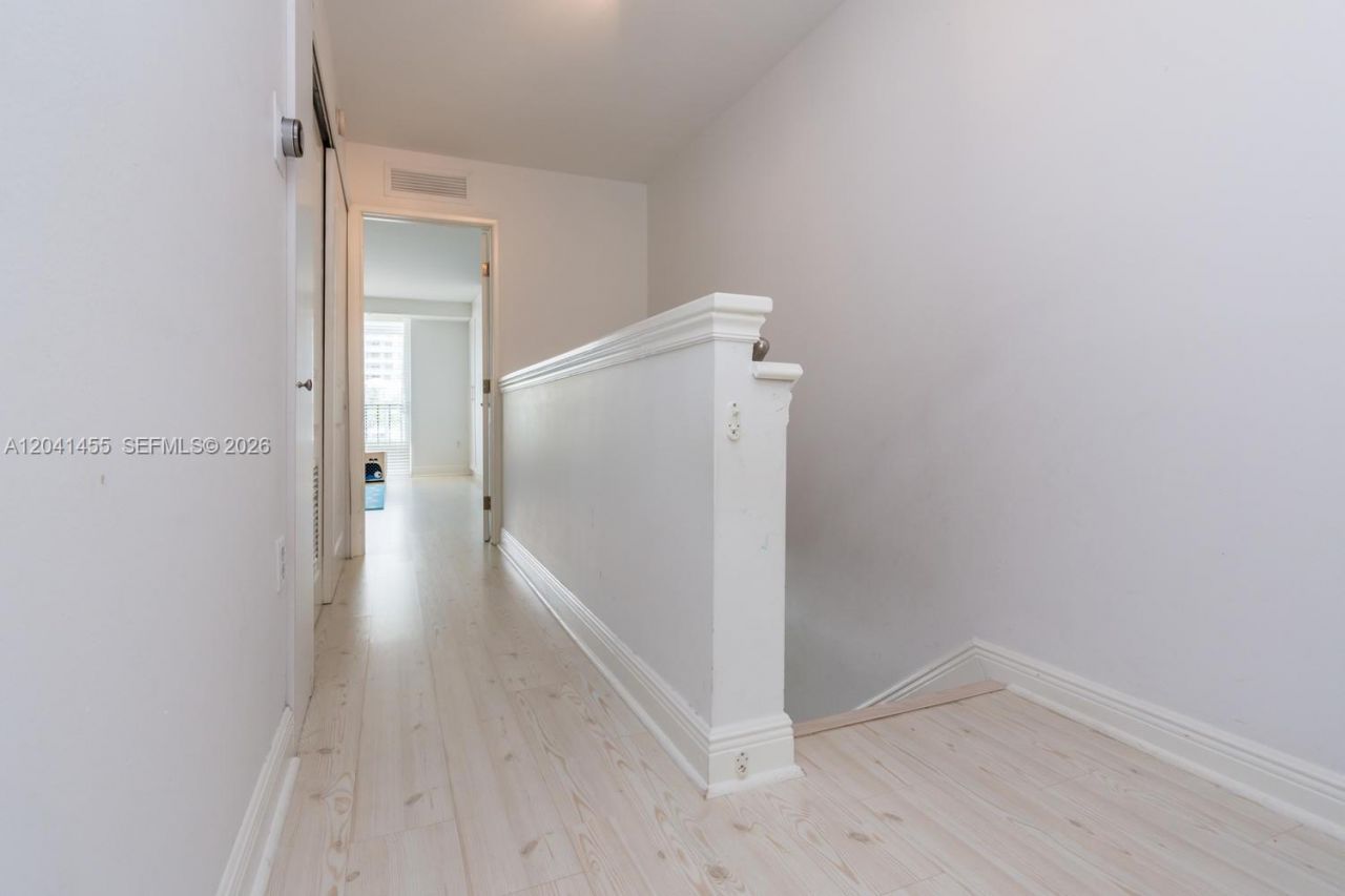 425 Grapetree Dr , Unit 206, Key Biscayne, FL 33149 Photo