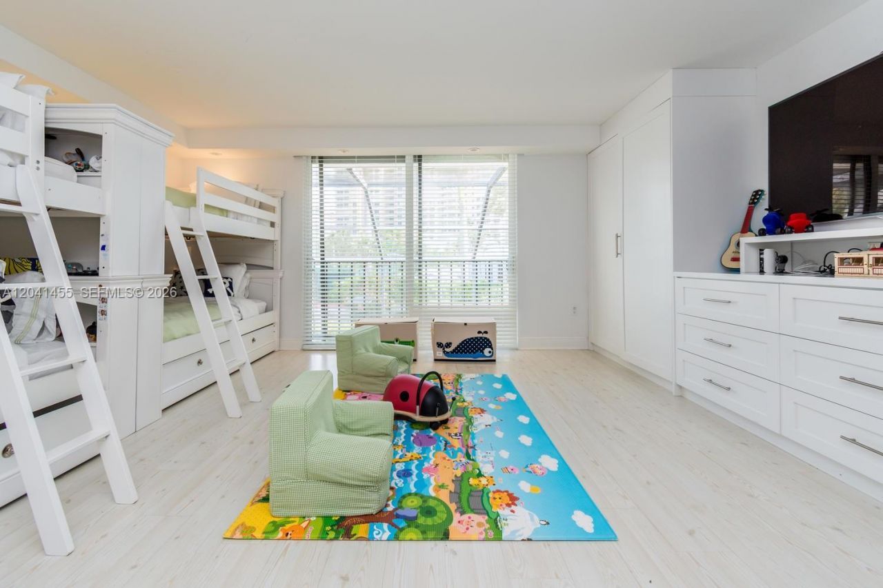 425 Grapetree Dr , Unit 206, Key Biscayne, FL 33149 Photo