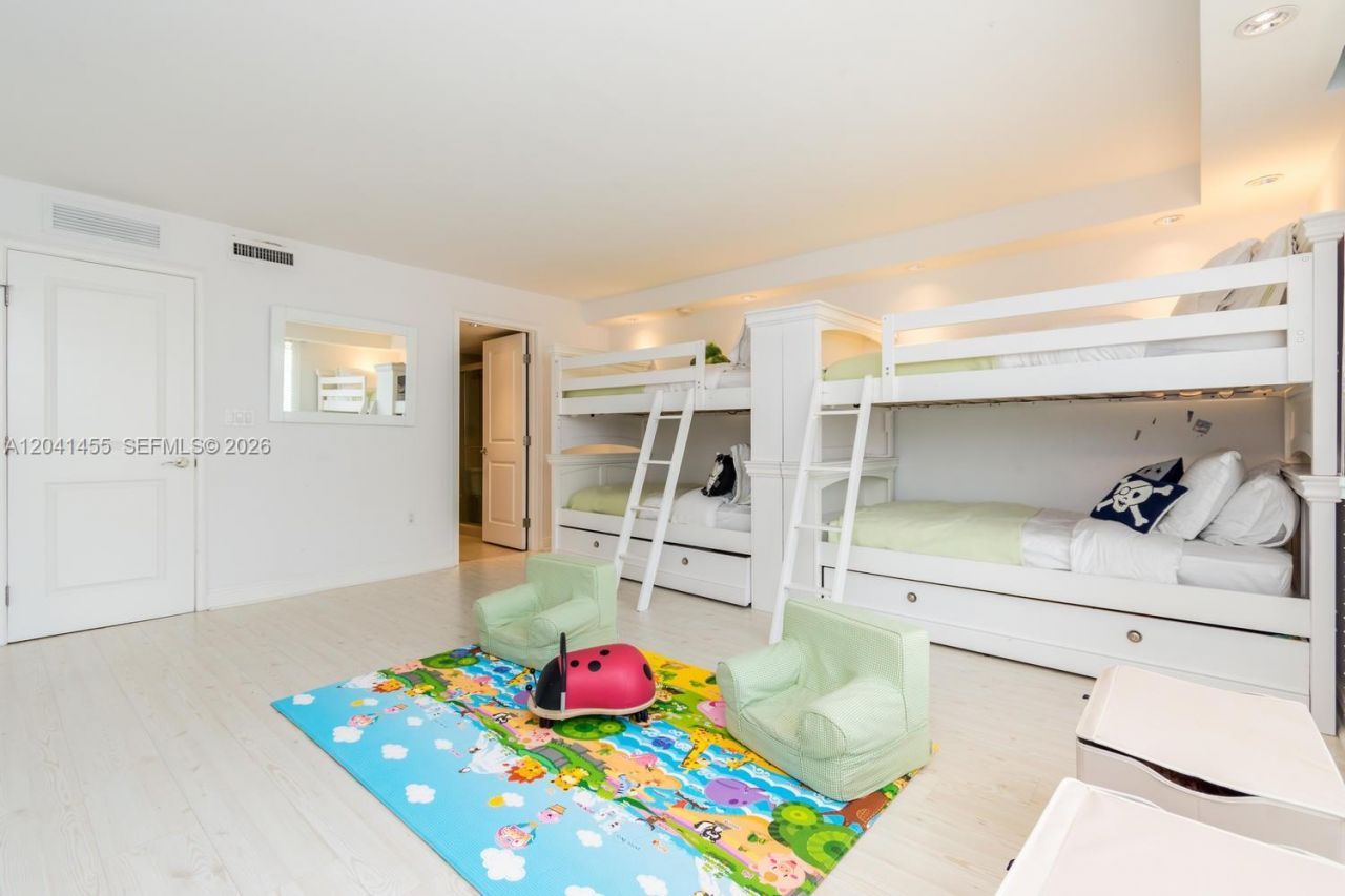 425 Grapetree Dr , Unit 206, Key Biscayne, FL 33149 Photo