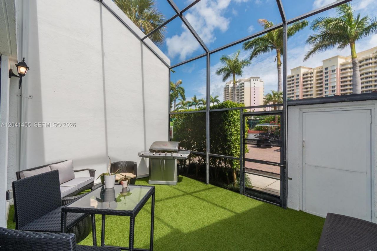425 Grapetree Dr , Unit 206, Key Biscayne, FL 33149 Photo