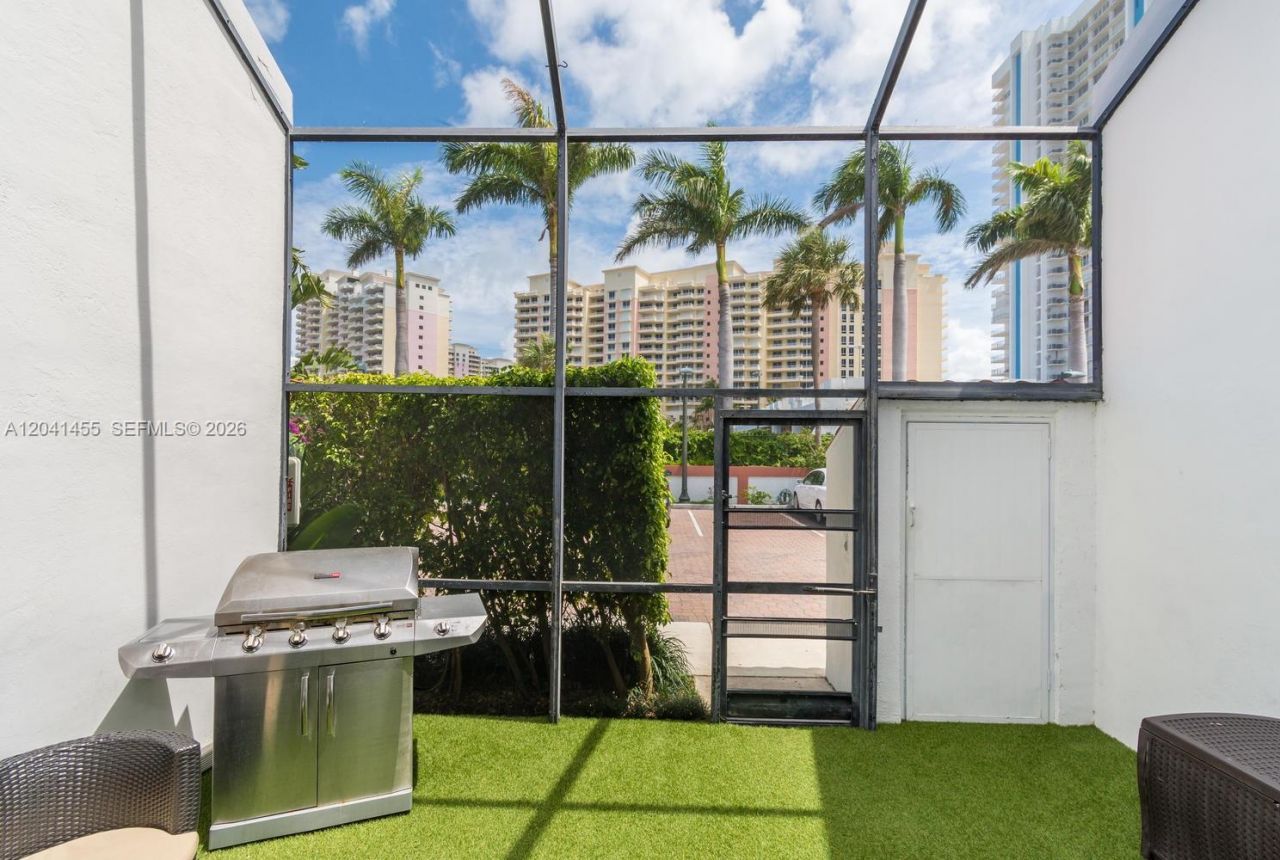 425 Grapetree Dr , Unit 206, Key Biscayne, FL 33149 Photo