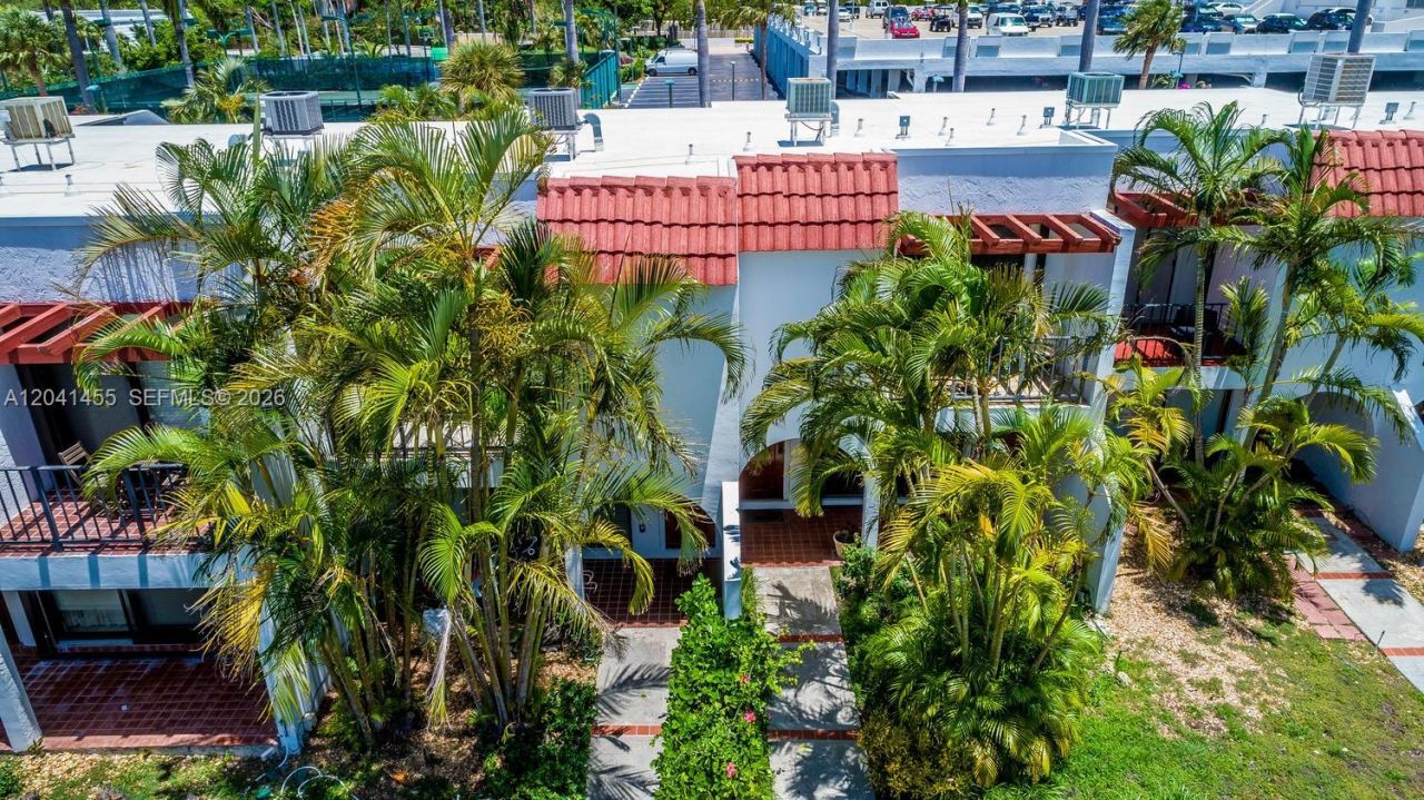 425 Grapetree Dr , Unit 206, Key Biscayne, FL 33149 Photo