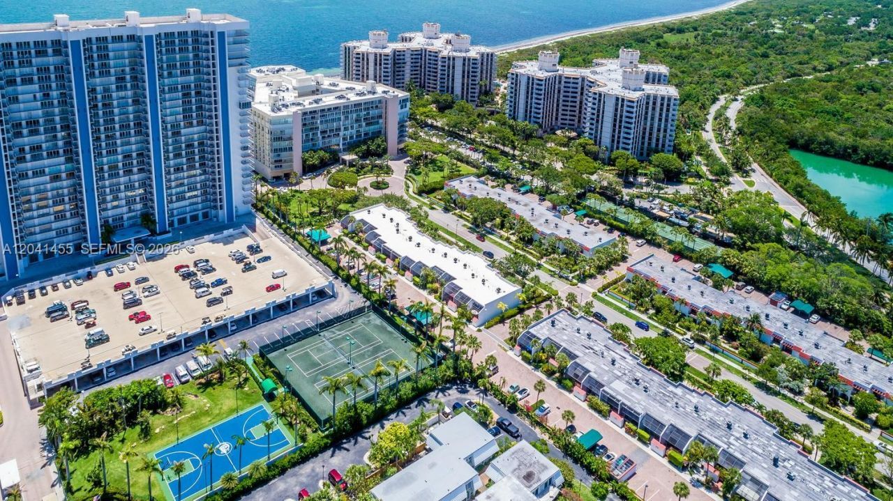425 Grapetree Dr , Unit 206, Key Biscayne, FL 33149 Photo