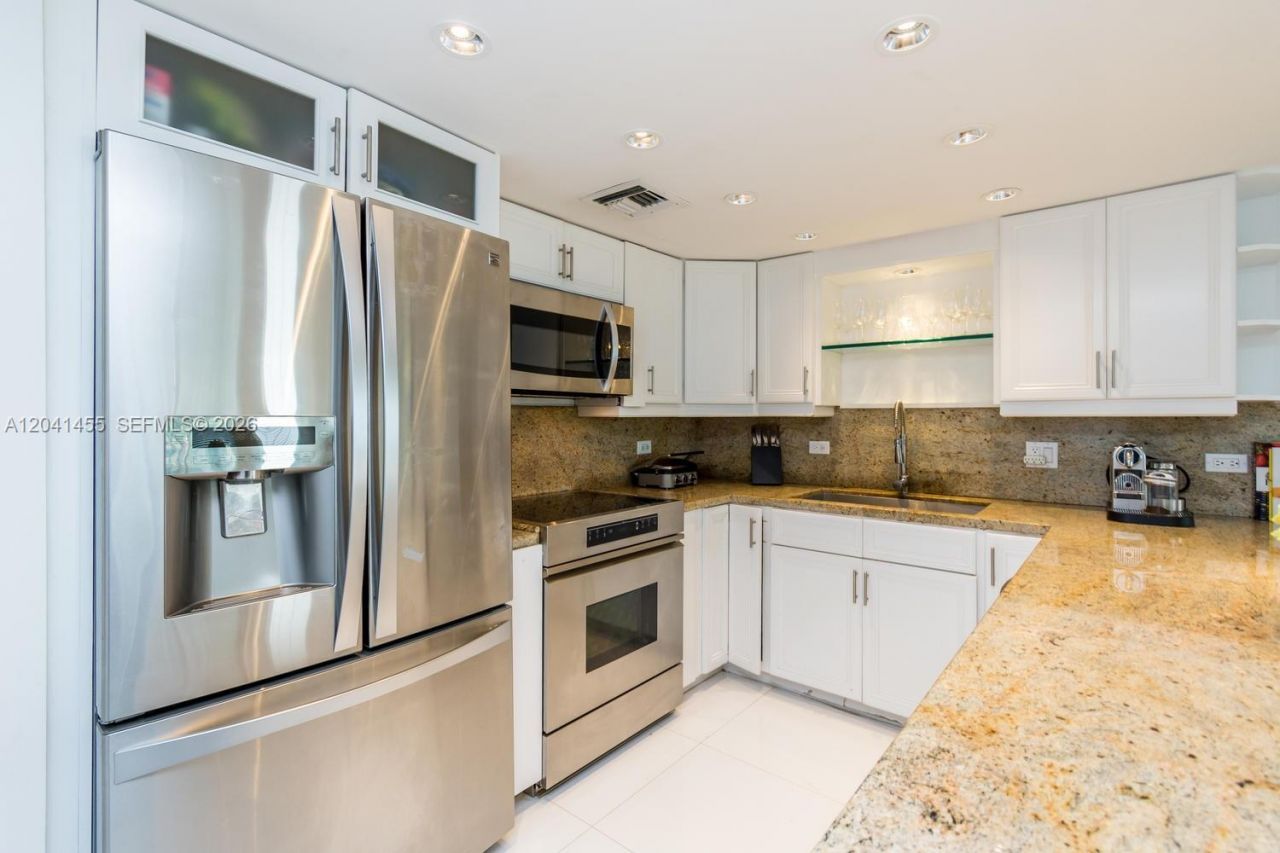 425 Grapetree Dr , Unit 206, Key Biscayne, FL 33149 Photo