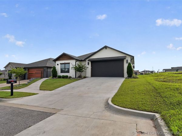 2042 E 130th Street S, Jenks, OK 74037