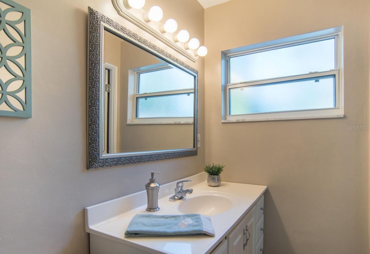 528 59th Way S, Saint Petersburg, FL 33707 Photo
