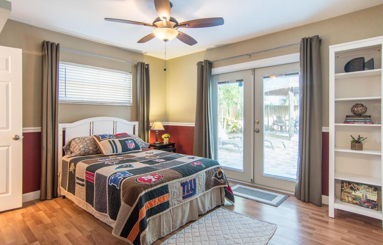 528 59th Way S, Saint Petersburg, FL 33707 Photo