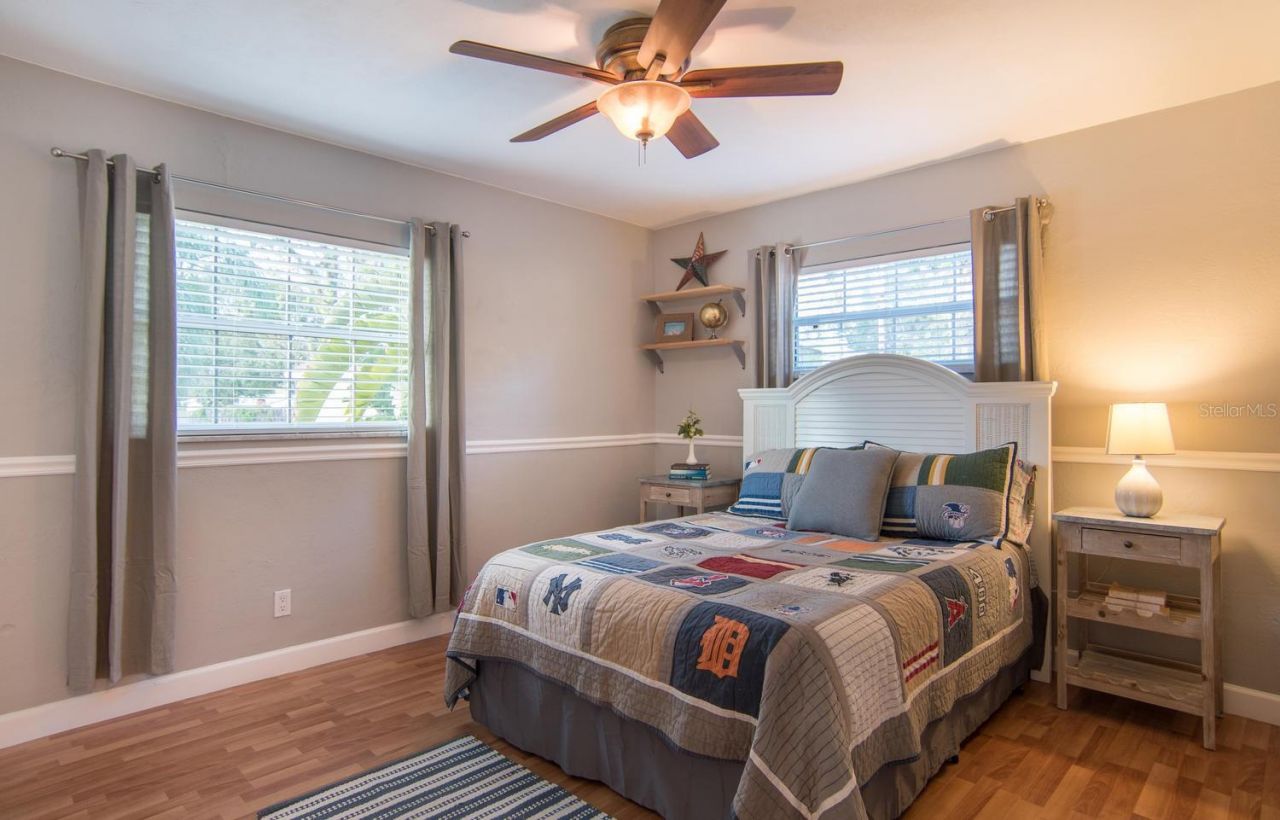 528 59th Way S, Saint Petersburg, FL 33707 Photo