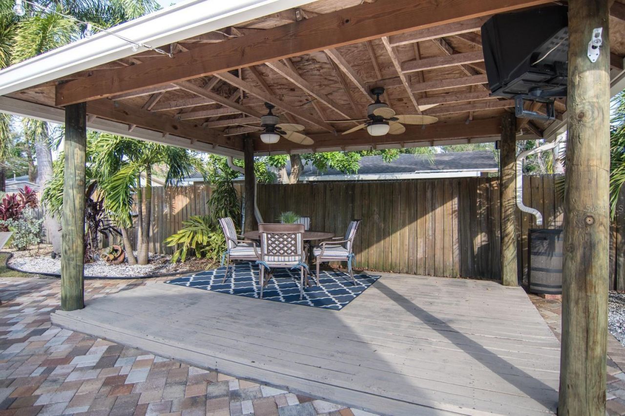 528 59th Way S, Saint Petersburg, FL 33707 Photo