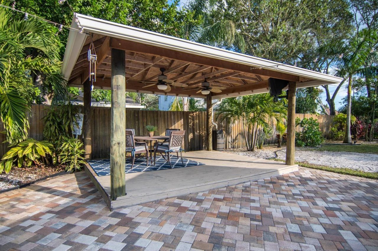 528 59th Way S, Saint Petersburg, FL 33707 Photo