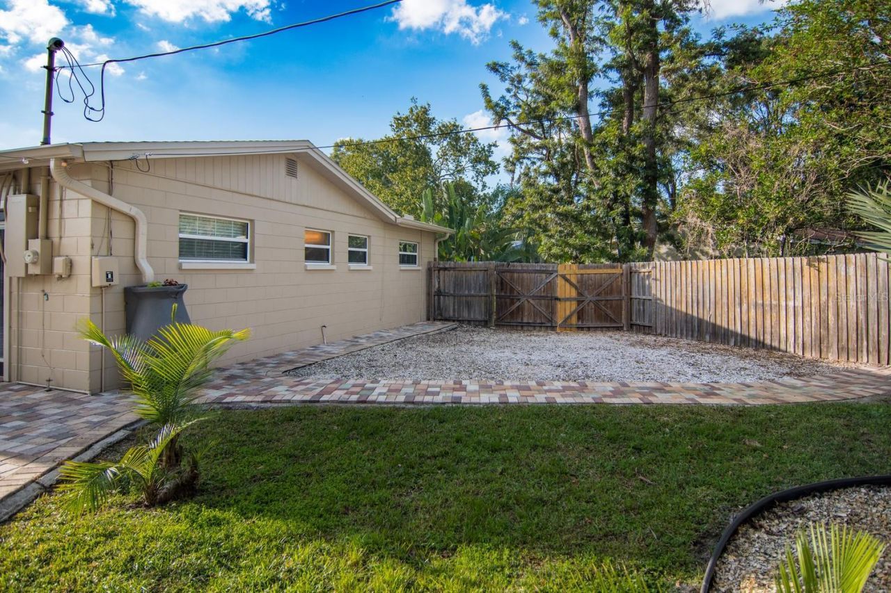528 59th Way S, Saint Petersburg, FL 33707 Photo