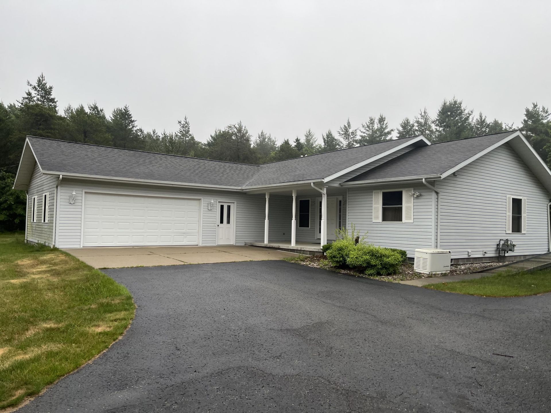 1220 E Douglas Drive, Roscommon, MI 48653 Main Photo