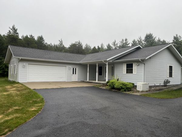 1220 E Douglas Drive, Roscommon, MI 48653