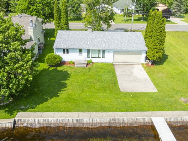11271 E Houghton Lake Drive, Houghton Lake, MI 48629