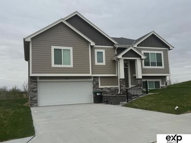 4009 N 215th Street, Omaha, NE 68022