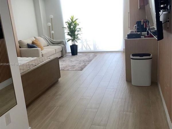90 NE 32, Unit 819, Miami, FL 33137