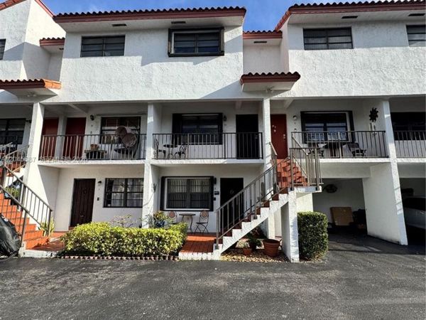 421 Swallow Dr , Unit 10, Miami Springs, FL 33166