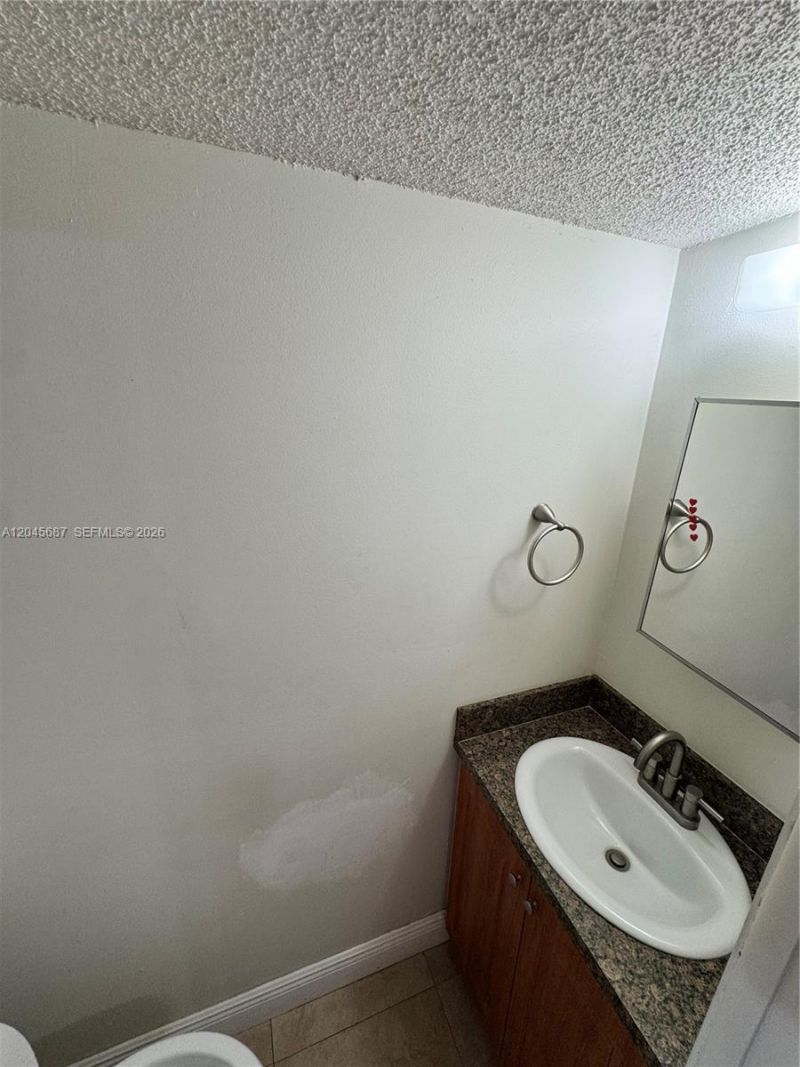 421 Swallow Dr , Unit 10, Miami Springs, FL 33166 Photo