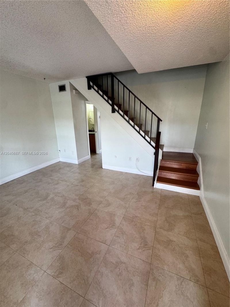 421 Swallow Dr , Unit 10, Miami Springs, FL 33166 Photo