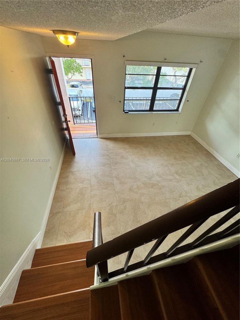 421 Swallow Dr , Unit 10, Miami Springs, FL 33166 Photo