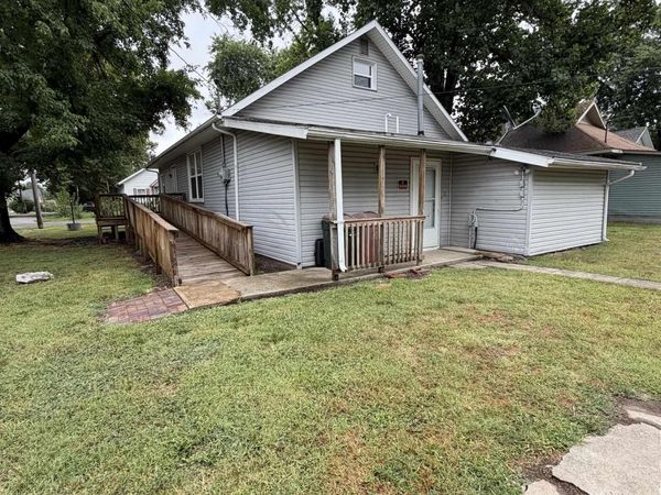 1420 W CHERRY Street, Herrin, IL 62948