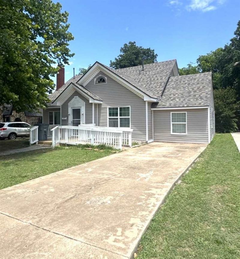 1211 NW Arlington Ave, Lawton, OK 73505 Main Photo