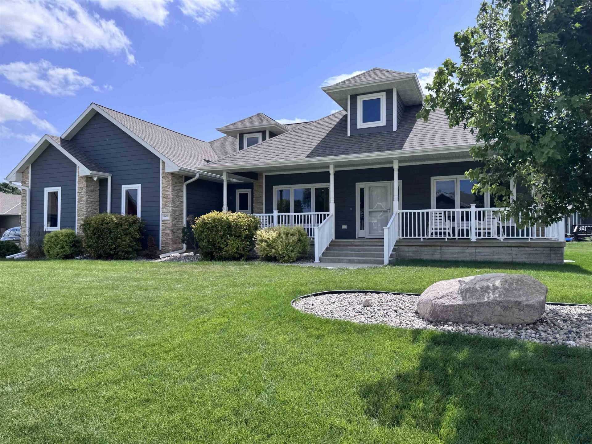 621 Bluestem Trail Dakota Dunes, SD 57049