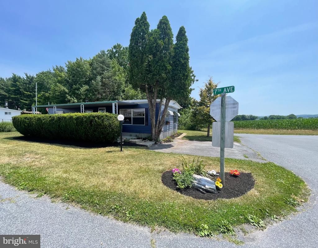 718 PALM CITY PARK, ANNVILLE, PA 17003