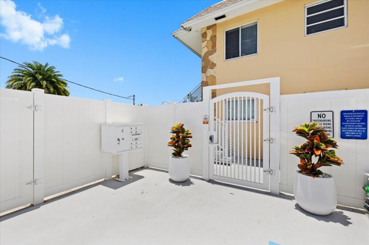 1905 Lake Worth Road, Lake Worth Beach, FL 33461 Photo
