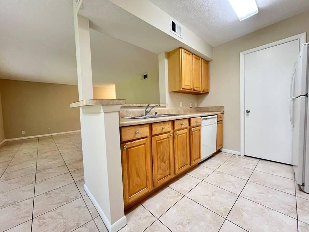 815 W Boynton Beach Boulevard, Unit 1-106, Boynton Beach, FL 33426 Photo