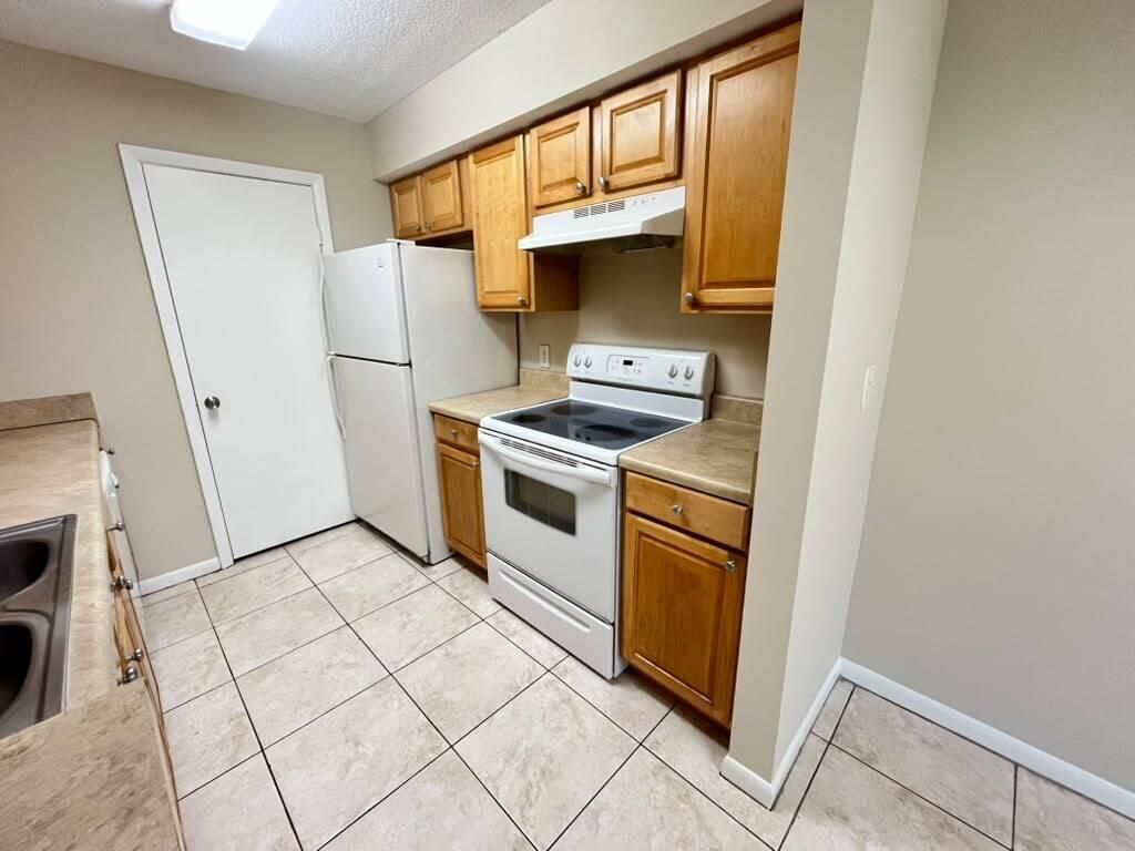 815 W Boynton Beach Boulevard, Unit 1-106, Boynton Beach, FL 33426 Photo