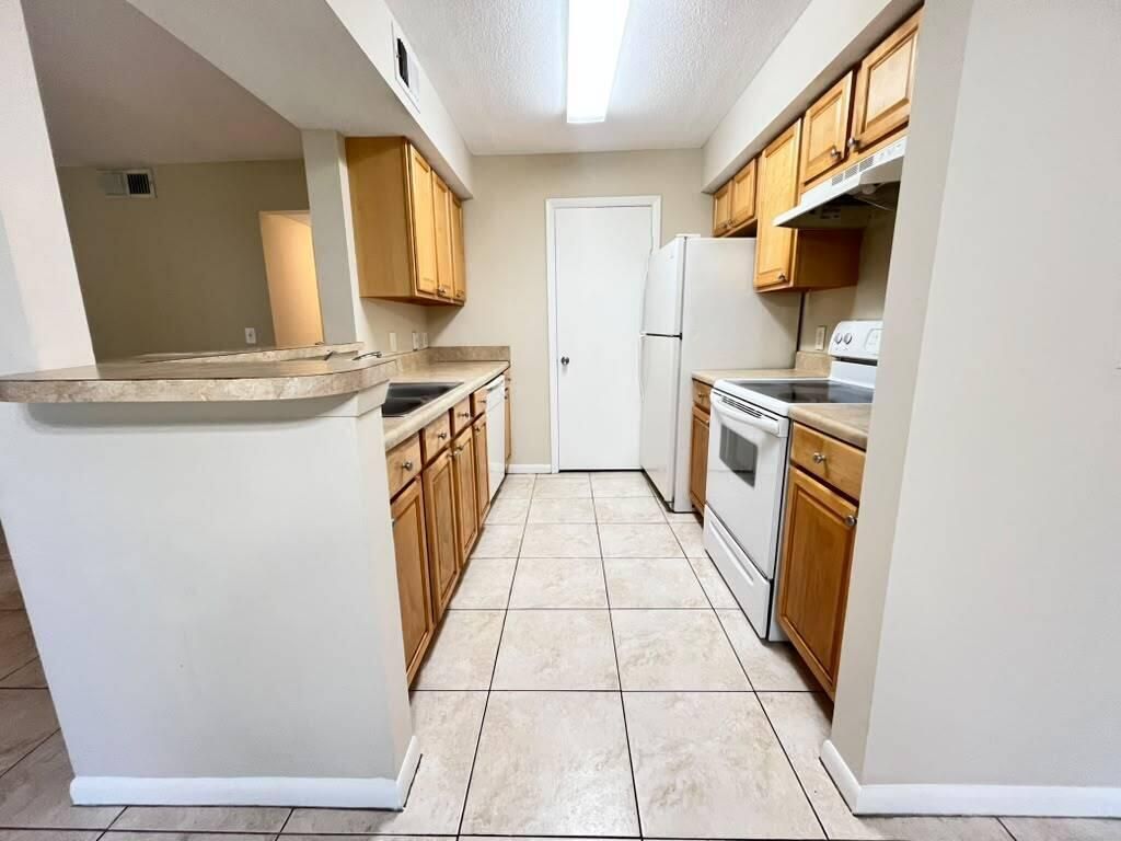 815 W Boynton Beach Boulevard, Unit 1-106, Boynton Beach, FL 33426 Photo