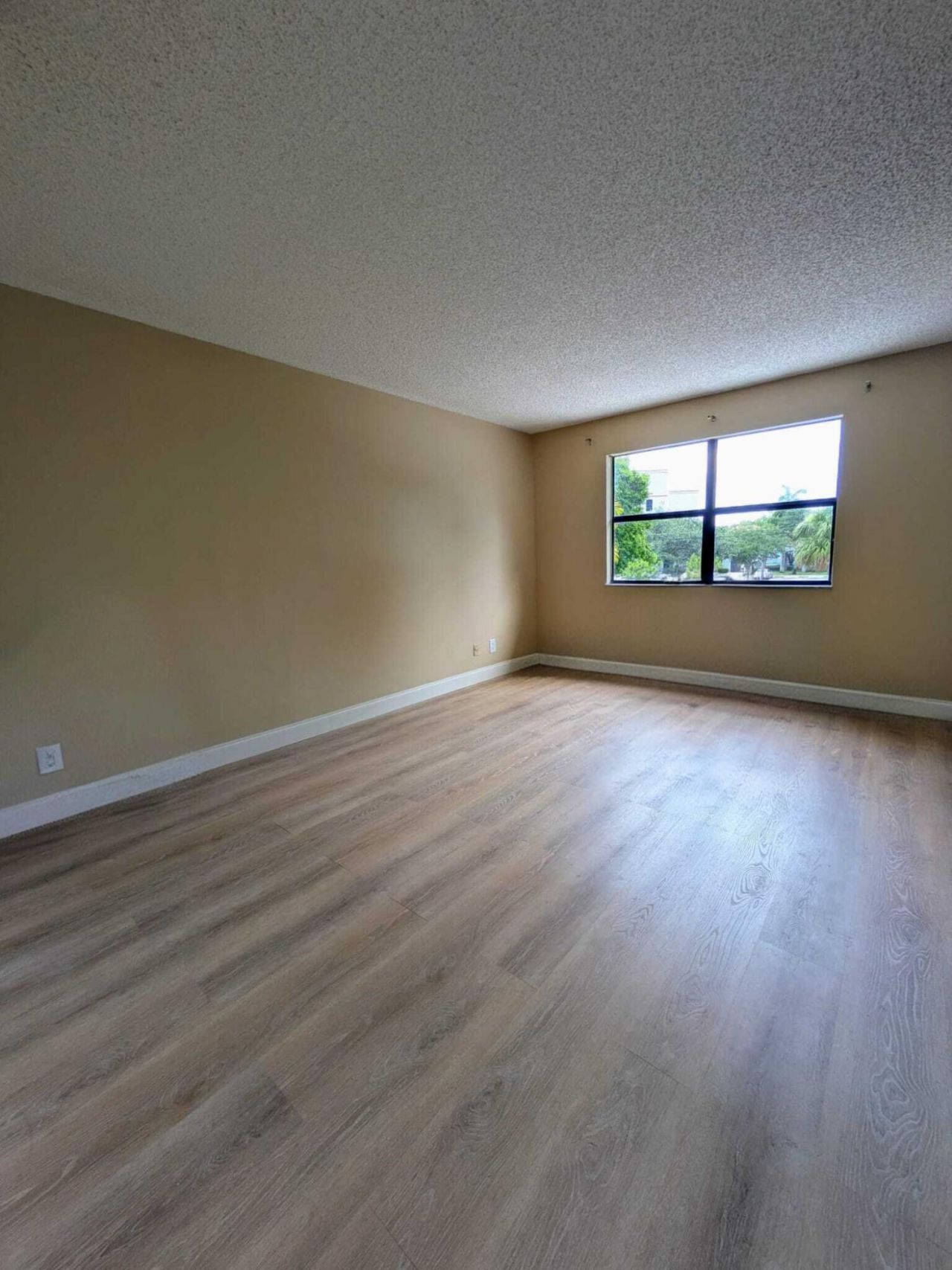 353 NW 103rd Terrace, Pembroke Pines, FL 33026 Photo