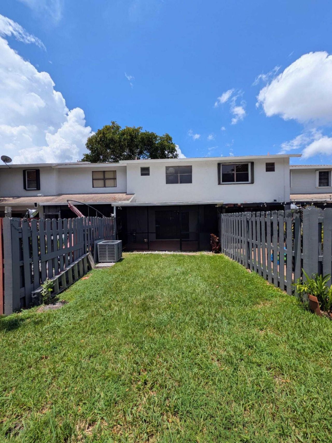 353 NW 103rd Terrace, Pembroke Pines, FL 33026 Photo
