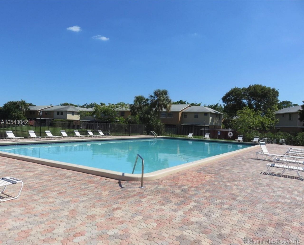 353 NW 103rd Terrace, Pembroke Pines, FL 33026 Photo