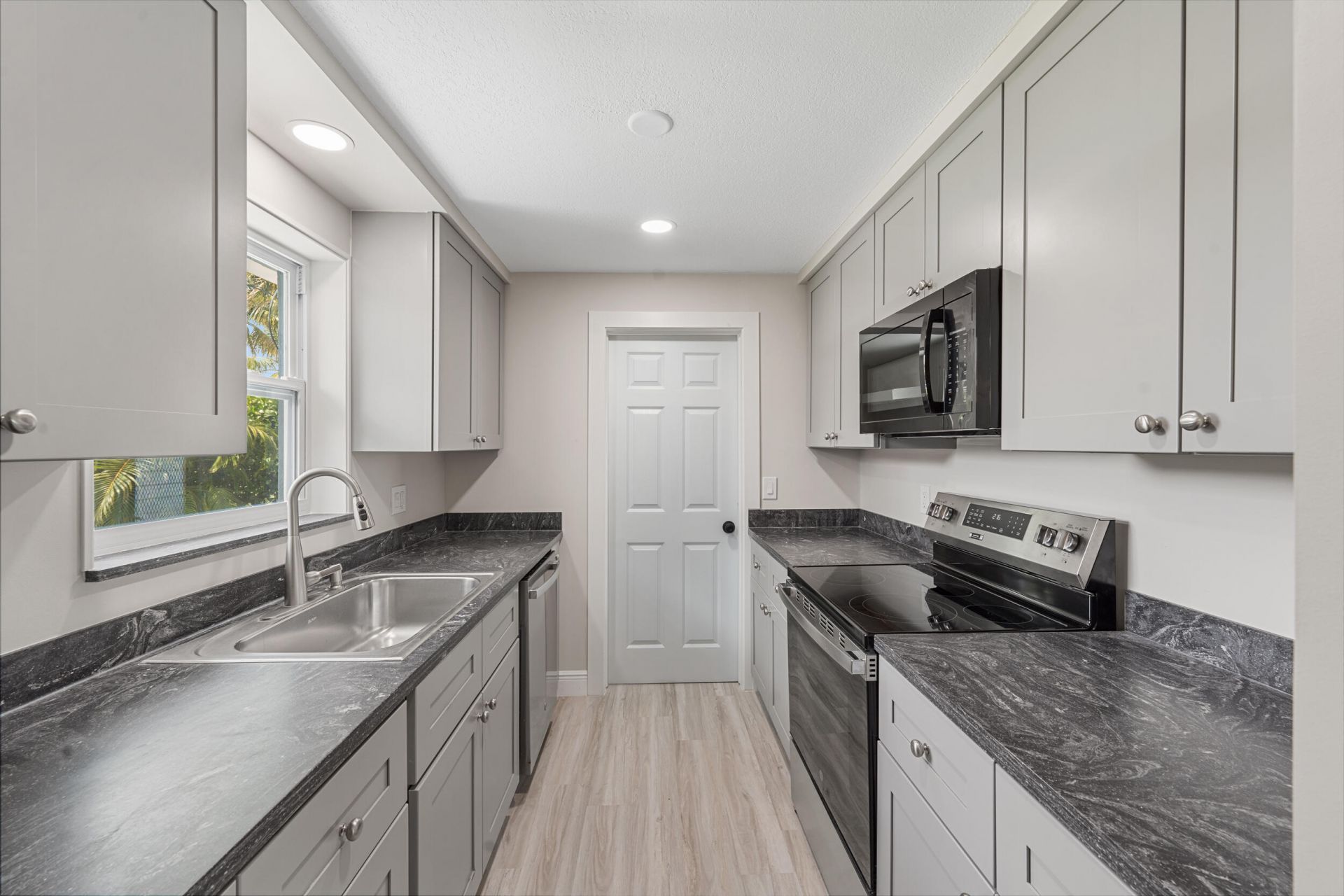 204 Circle E, Jupiter, FL 33458 Photo