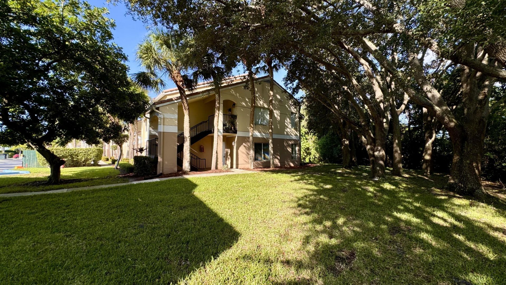 815 W Boynton Beach Boulevard, Unit 10-105, Boynton Beach, FL 33426 Photo