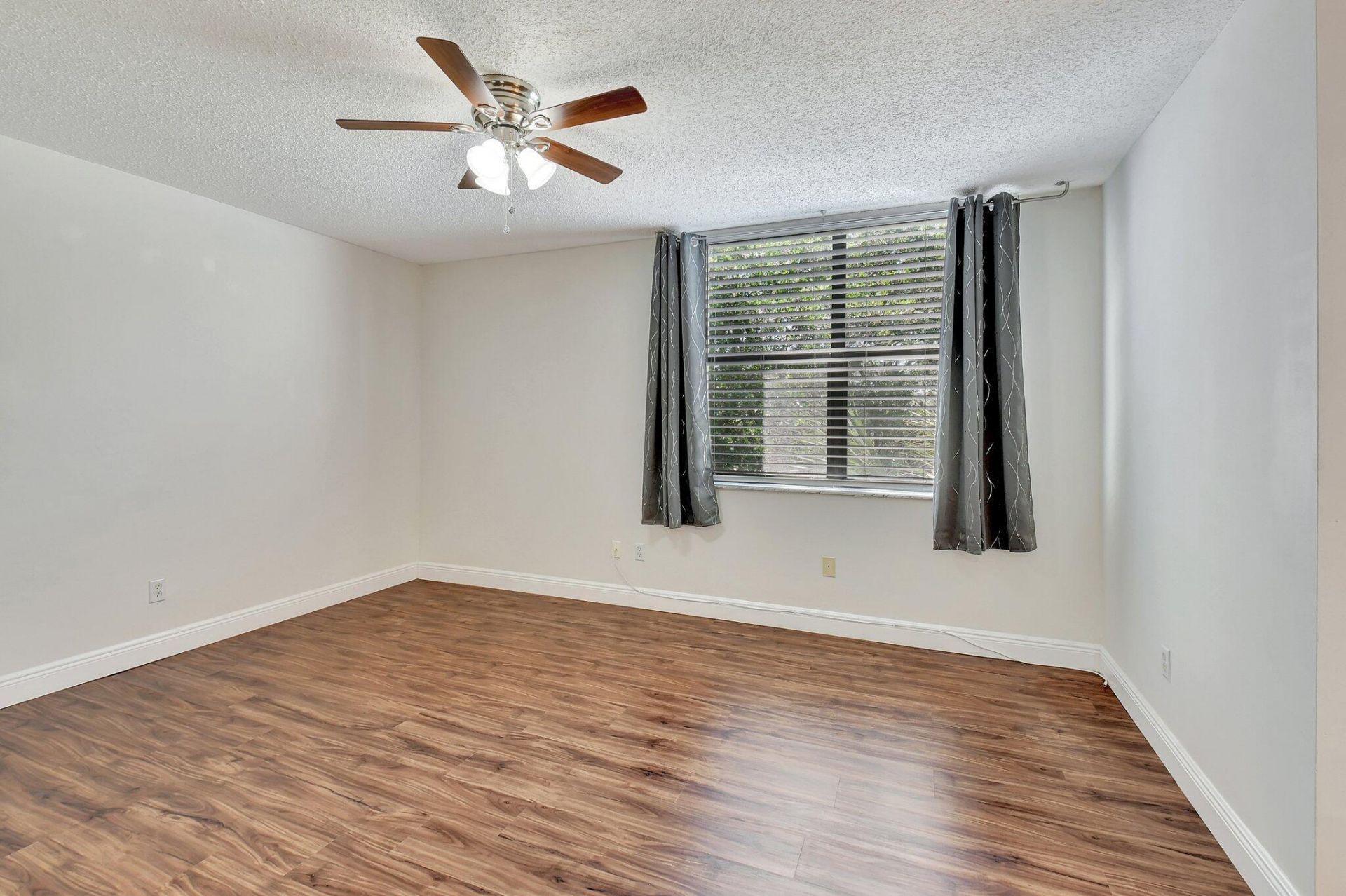 820 Lavers Circle, Unit G402, Delray Beach, FL 33444 Photo