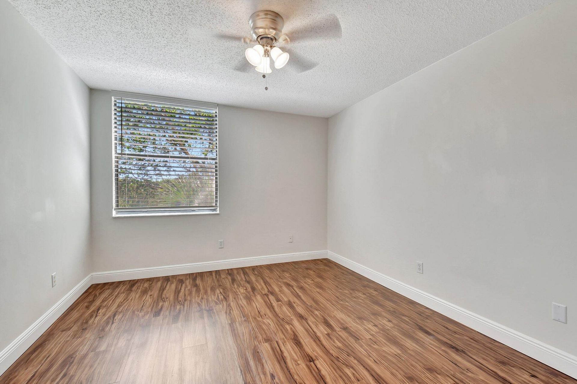 820 Lavers Circle, Unit G402, Delray Beach, FL 33444 Photo