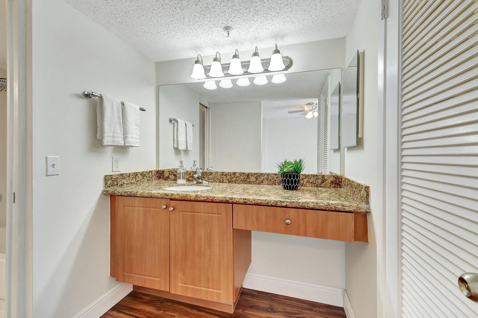 820 Lavers Circle, Unit G402, Delray Beach, FL 33444 Photo