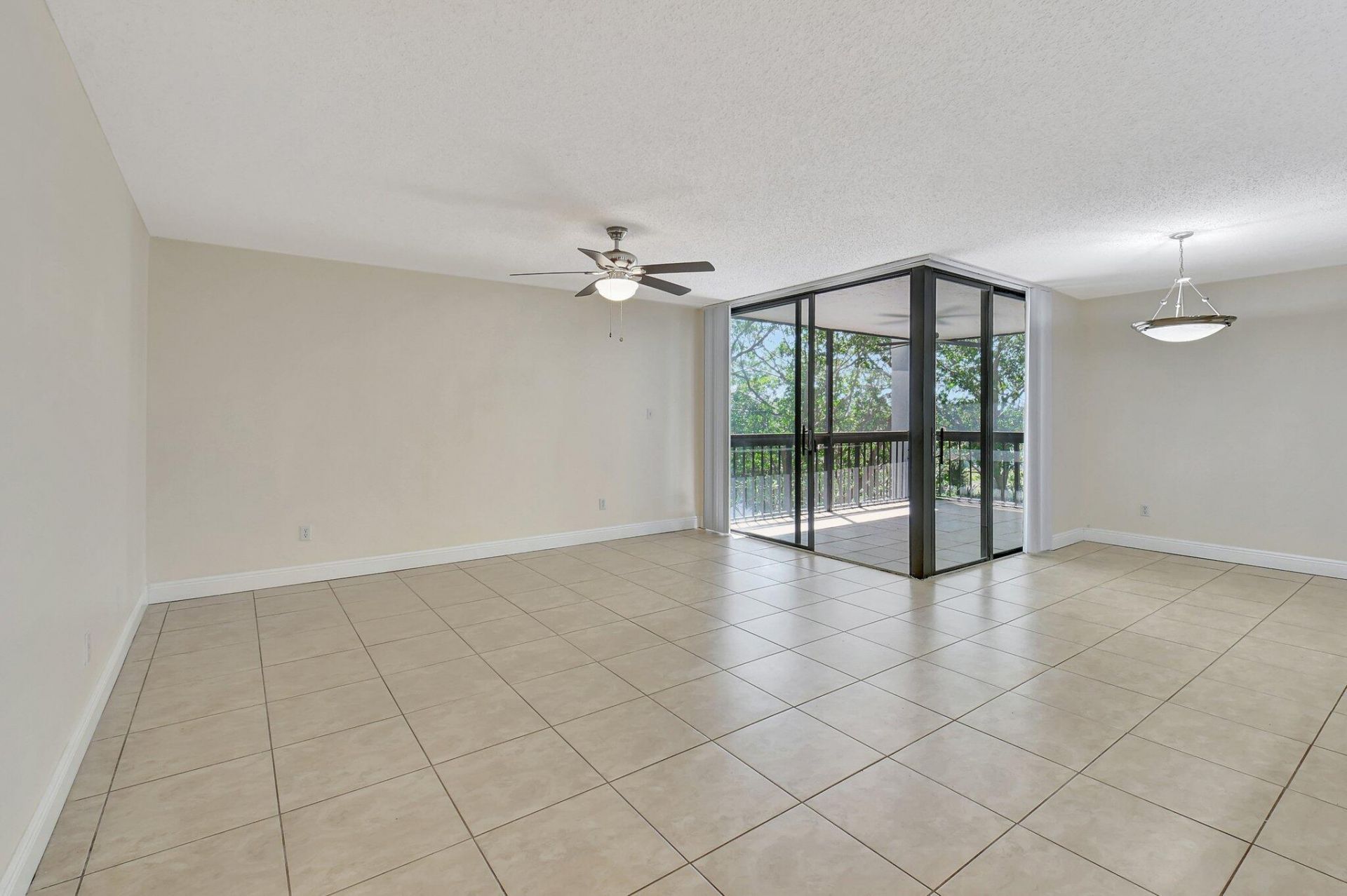 820 Lavers Circle, Unit G402, Delray Beach, FL 33444 Photo